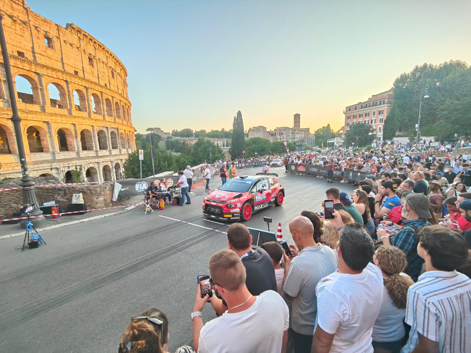 Crugnola enchants at the Colosseum in front of two wings of the crowd